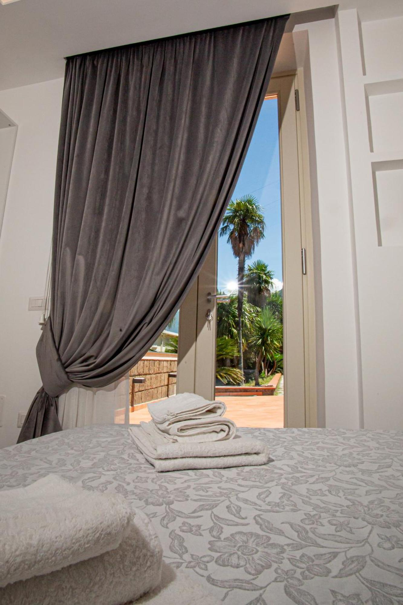 Forever Luxury Rooms Castellammare di Stabia Bagian luar foto
